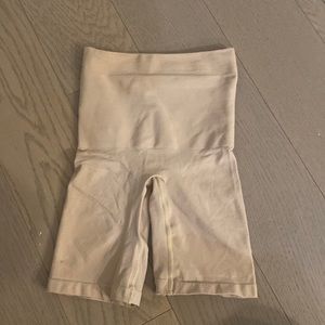 SKIMS NWOT Shapewear Shorts